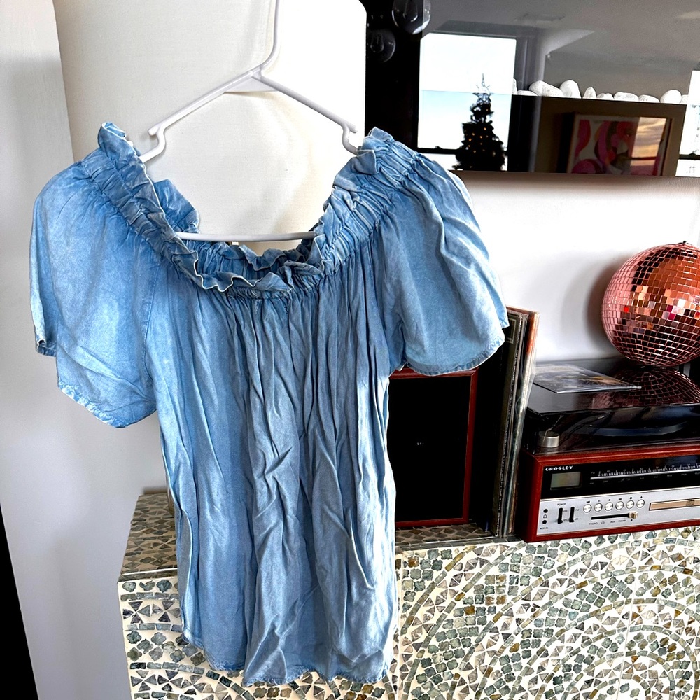 Off the shoulder adorable denim color top. Thin in nature.